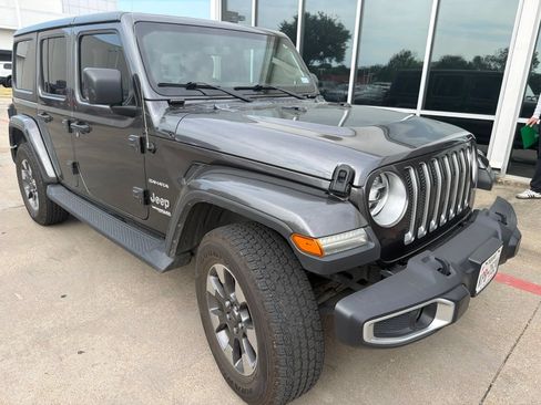Used 2018 Jeep Wrangler Unlimited Sahara AWD/4WD image 3