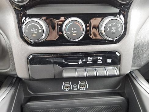 New 2026 RAM 1500 Express AWD/4WD image 19