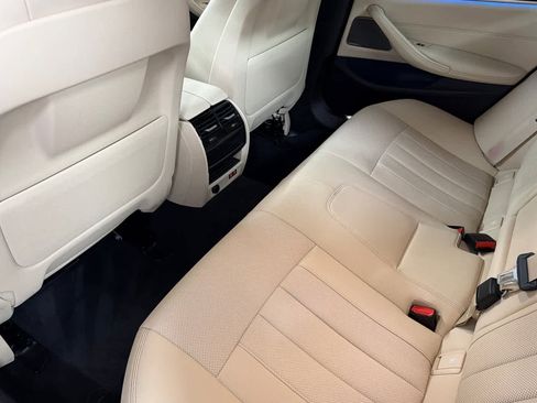 Used 2023 BMW 530e w/ Executive Package image 4