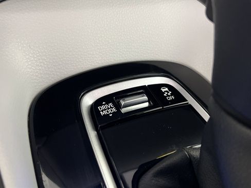 Used 2025 Toyota Corolla SE image 33