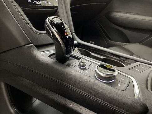 Certified 2025 Cadillac XT6 Premium Luxury w/ Platinum Package image 23