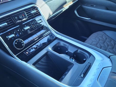 Certified 2025 Nissan Armada Platinum image 16