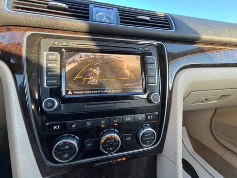 Used 2014 Volkswagen Passat 3.6 SEL Premium image 14