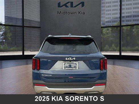 Certified 2025 Kia Sorento S image 4