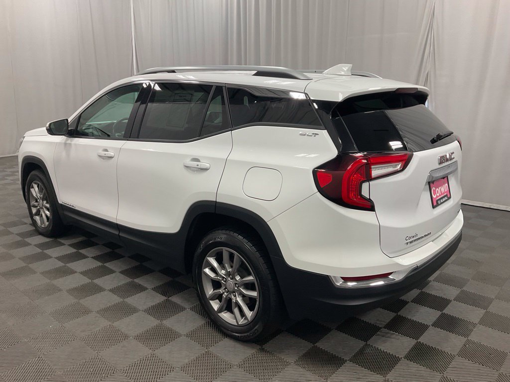 Used 2024 GMC Terrain SLT AWD/4WD image 4