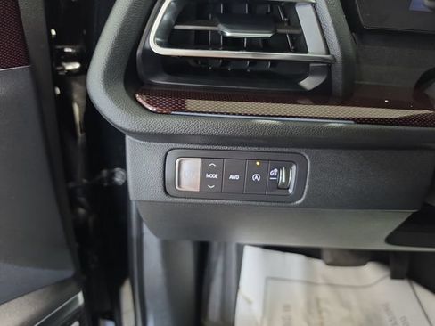 Used 2025 Chevrolet Traverse Z71 w/ Enhanced Driving Package AWD/4WD image 19