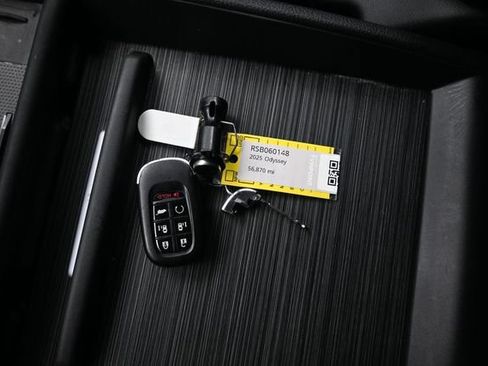 Used 2025 Honda Odyssey EX-L image 9