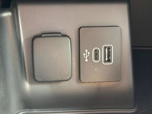 Certified 2025 Ford Explorer Active w/ Active Comfort Package AWD/4WD image 19