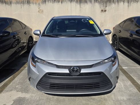 Used 2025 Toyota Corolla LE FWD image 3