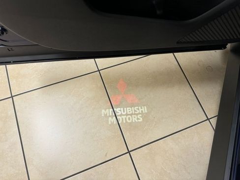 Used 2024 Mitsubishi Outlander 4WD Plug-In Hybrid image 8