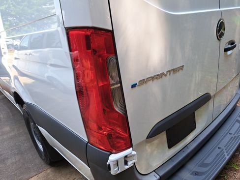 Used 2024 Mercedes-Benz eSprinter 170 Cargo image 35
