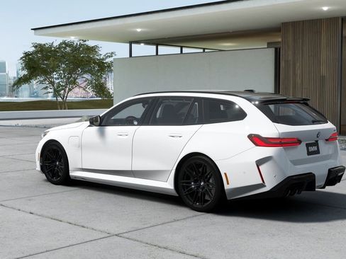 New 2027 BMW M5 Touring AWD/4WD image 2