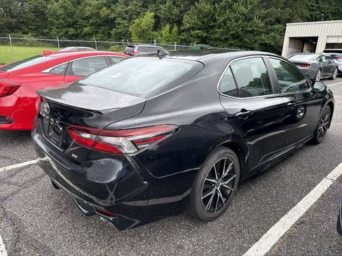 Used 2022 Toyota Camry SE FWD image 16
