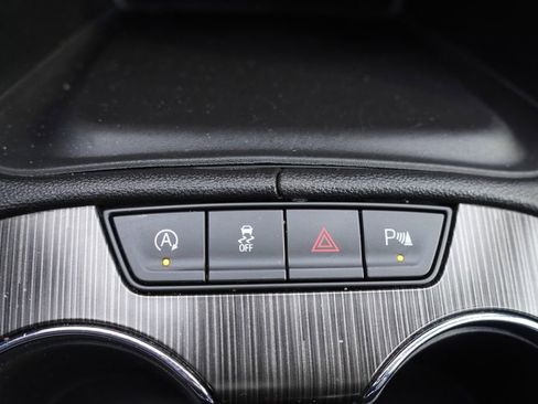 Certified 2023 GMC Acadia SLT w/ Preferred Package image 33