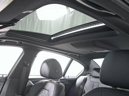 Used 2022 BMW 530i xDrive w/ M Sport Package image 32