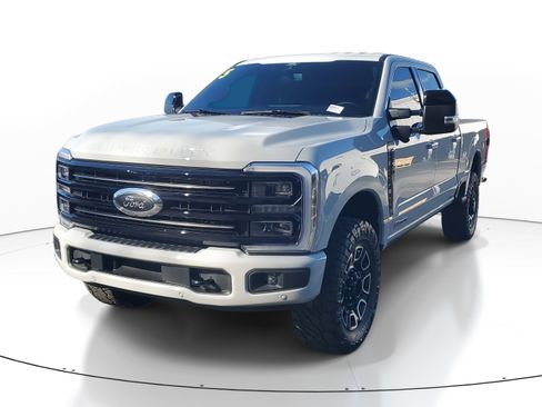 Used 2025 Ford F250 Platinum image 3
