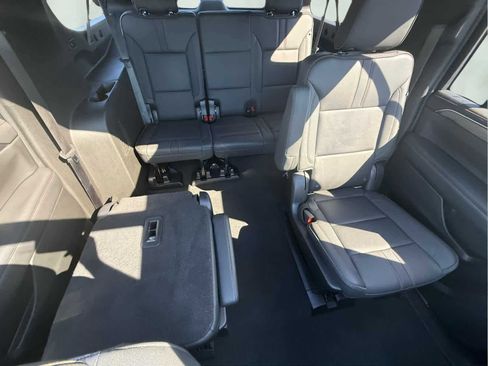 Used 2022 Chevrolet Suburban RST w/ Luxury Package image 14