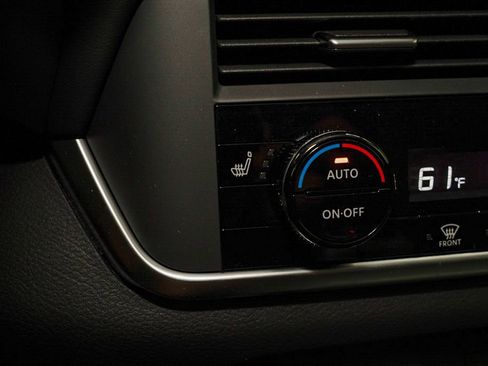 Certified 2025 Nissan Rogue SV image 15