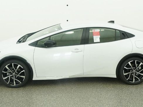 New 2026 Toyota Prius Plug-In Hybrid FWD image 9