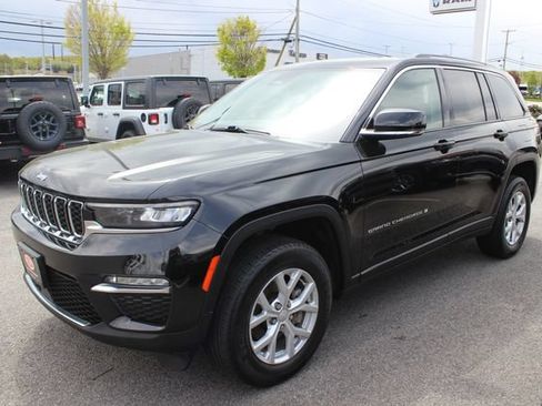 Used 2023 Jeep Grand Cherokee Limited AWD/4WD image 2
