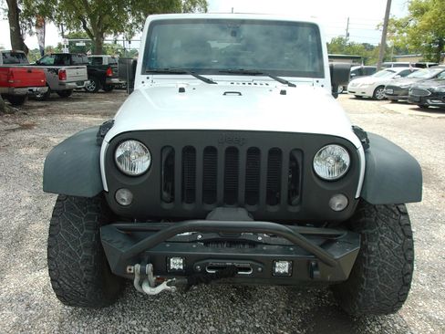 Used 2015 Jeep Wrangler Unlimited Rubicon w/ Connectivity Group AWD/4WD image 2