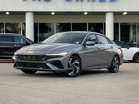Used 2024 Hyundai Elantra Limited image 2
