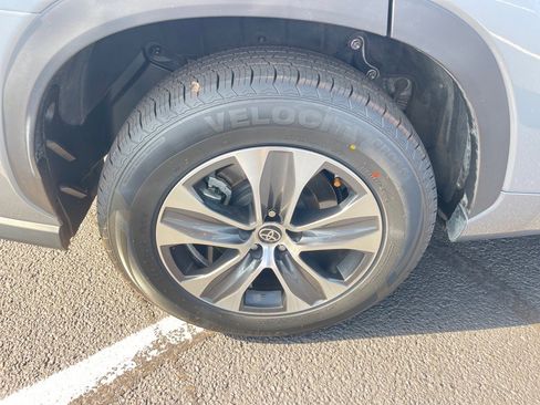 Used 2023 Toyota Highlander XLE image 22