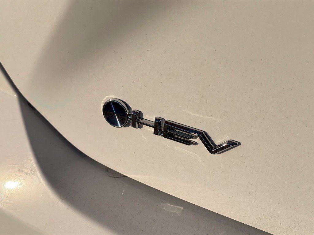Used 2025 Toyota Camry SE FWD image 6