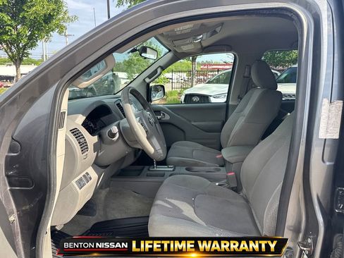 Used 2016 Nissan Frontier SV image 10