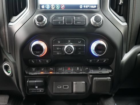 Used 2020 GMC Sierra 3500 AT4 w/ AT4 Premium Package image 23