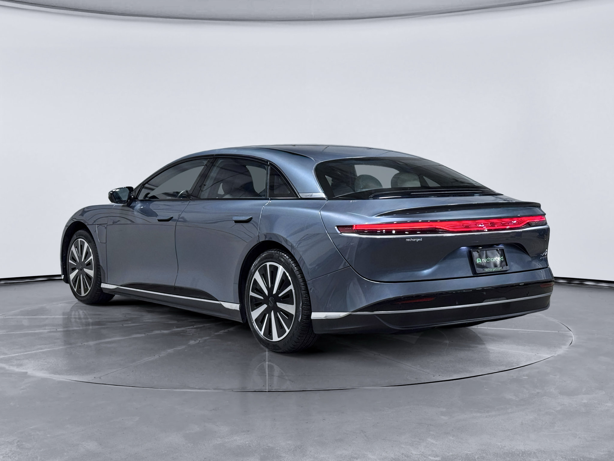 Used 2025 Lucid Air Touring AWD/4WD image 2