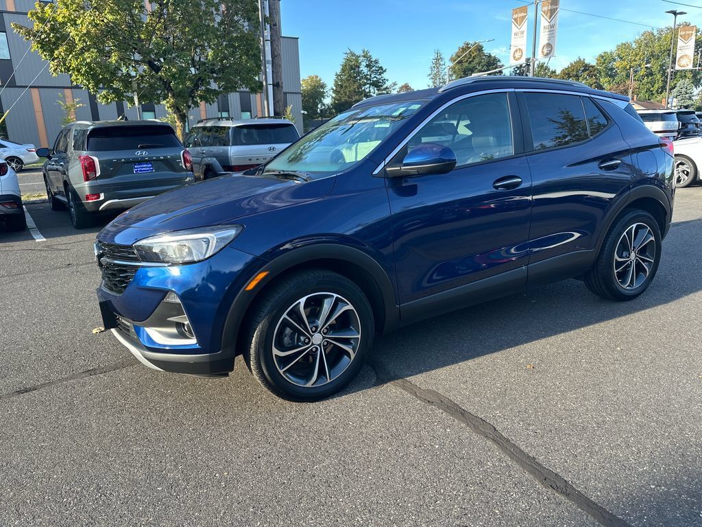 Used 2023 Buick Encore GX Select w/ Safety Package II FWD image 2
