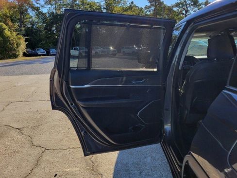 Used 2023 Jeep Grand Cherokee L Limited w/ Luxury Tech Group II image 28