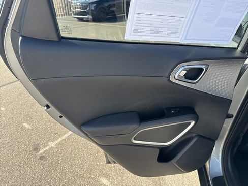 Used 2023 Kia Soul LX w/ LX Technology Package image 37