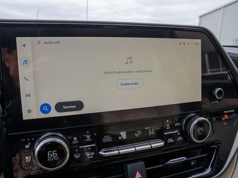 Used 2023 Toyota Highlander Limited image 18