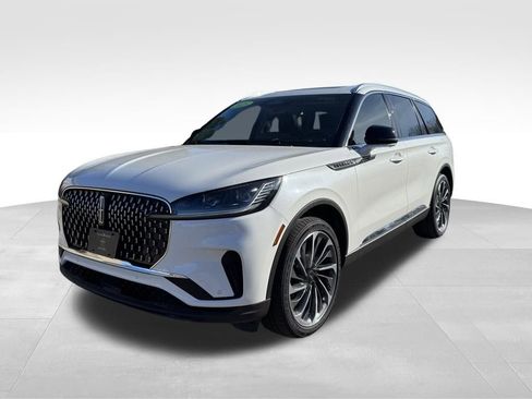 Used 2025 Lincoln Aviator Reserve w/ Equipment Group 201A image 2