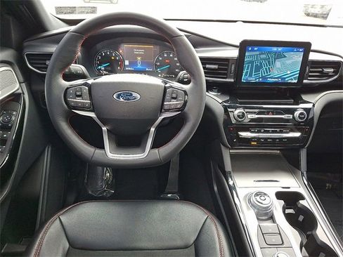 Certified 2024 Ford Explorer ST-Line w/ Class IV Trailer Tow Package image 12