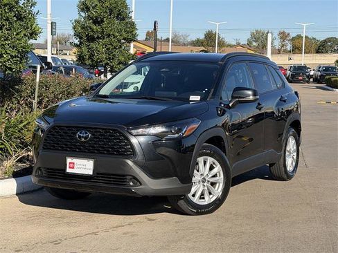 Certified 2024 Toyota Corolla Cross LE image 2