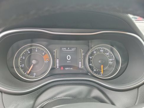 Used 2020 Jeep Cherokee Latitude w/ Cold Weather Group AWD/4WD image 29