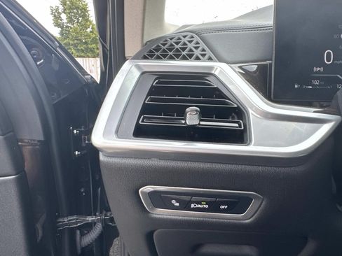 Used 2024 BMW X7 xDrive40i AWD/4WD image 32