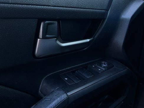 Used 2025 Toyota Tacoma TRD Off-Road image 19