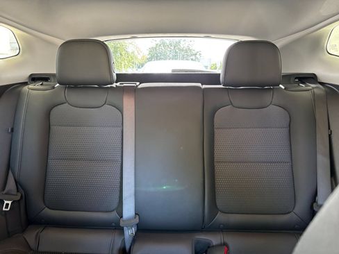 Used 2025 Chevrolet Trax LT w/ LT Convenience Package FWD image 38