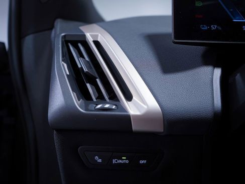 Used 2024 BMW iX xDrive50 w/ Sport Package image 17