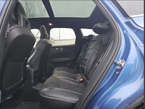 Used 2018 Volvo XC60 T8 R-Design w/ Convenience Package image 3