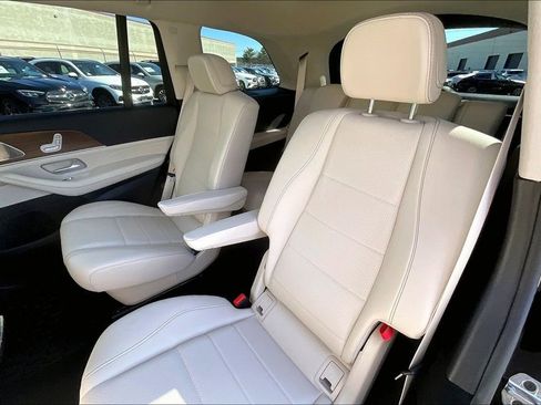 Used 2026 Mercedes-Benz GLS 450 4MATIC image 18