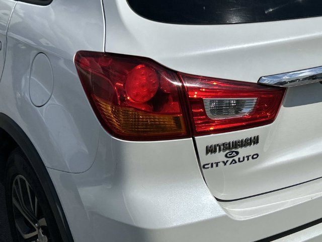 Used 2018 Mitsubishi Outlander Sport SE FWD image 9