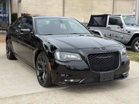 Used 2021 Chrysler 300 S RWD image 3