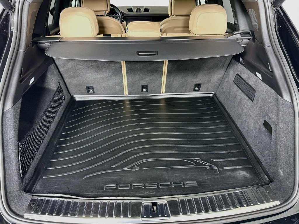 Certified 2023 Porsche Cayenne AWD/4WD image 10