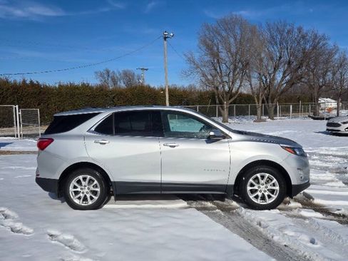 Used 2018 Chevrolet Equinox LT FWD image 4