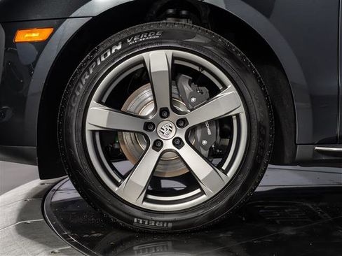 New 2025 Porsche Macan image 14